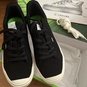 Cariuma Black Canvas OCA Low *BRAND NEW*